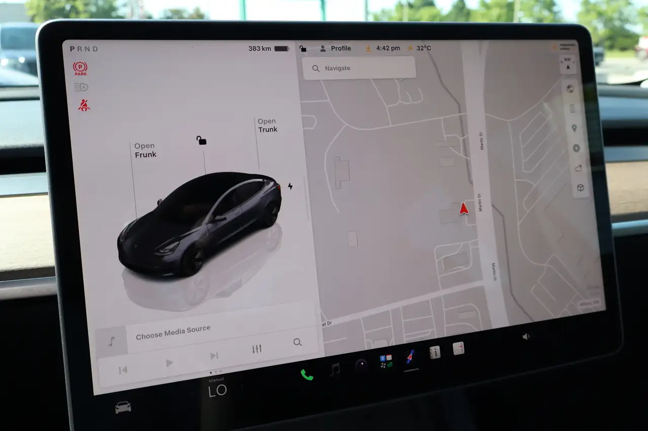 Tesla Model 3 photo Tesla Model 3
