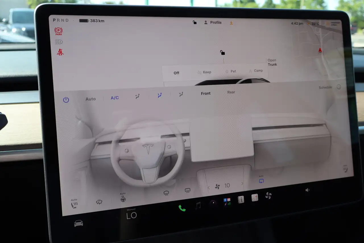 Tesla Model 3 photo Tesla Model 3