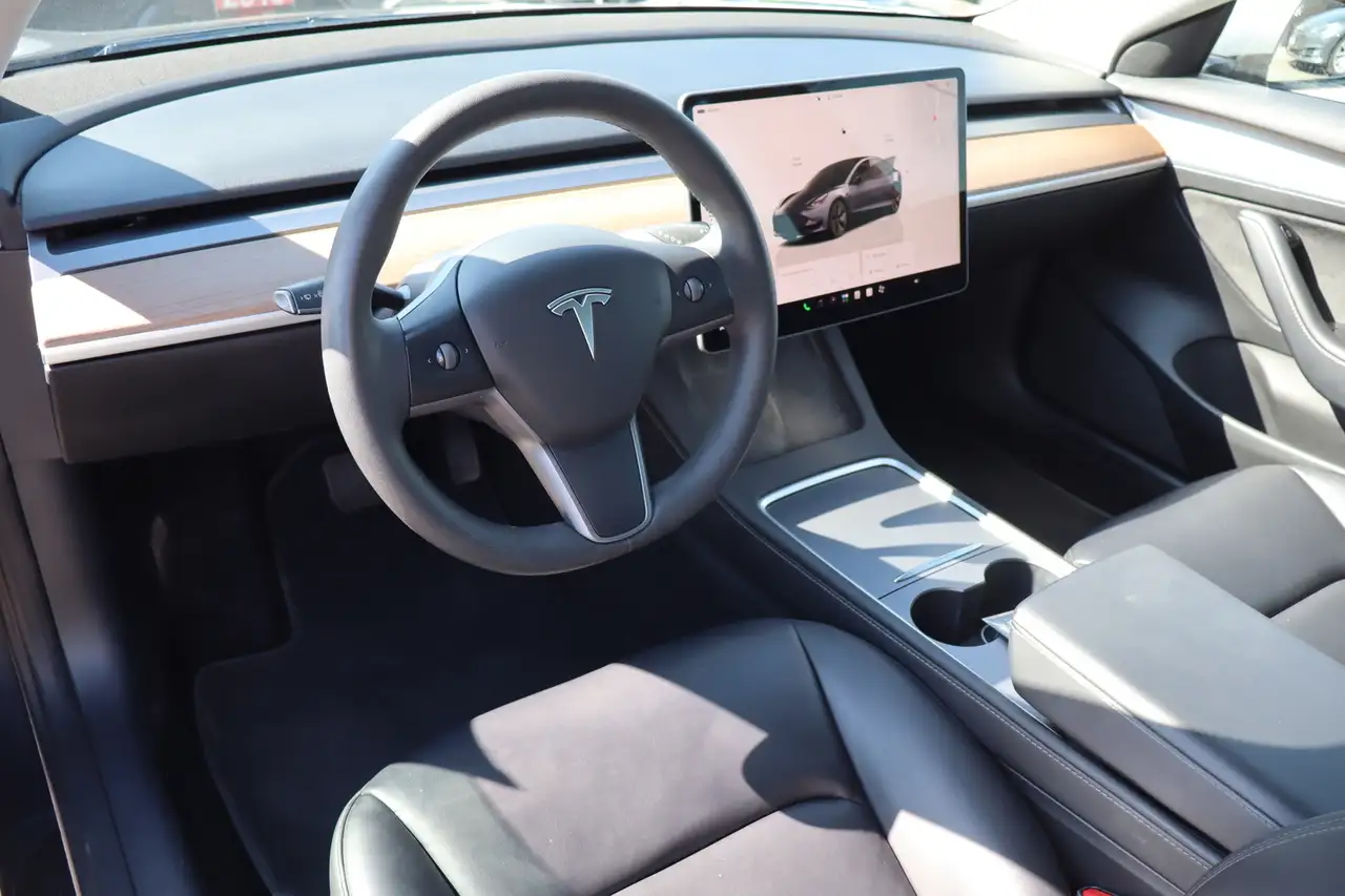 Tesla Model 3 photo Tesla Model 3