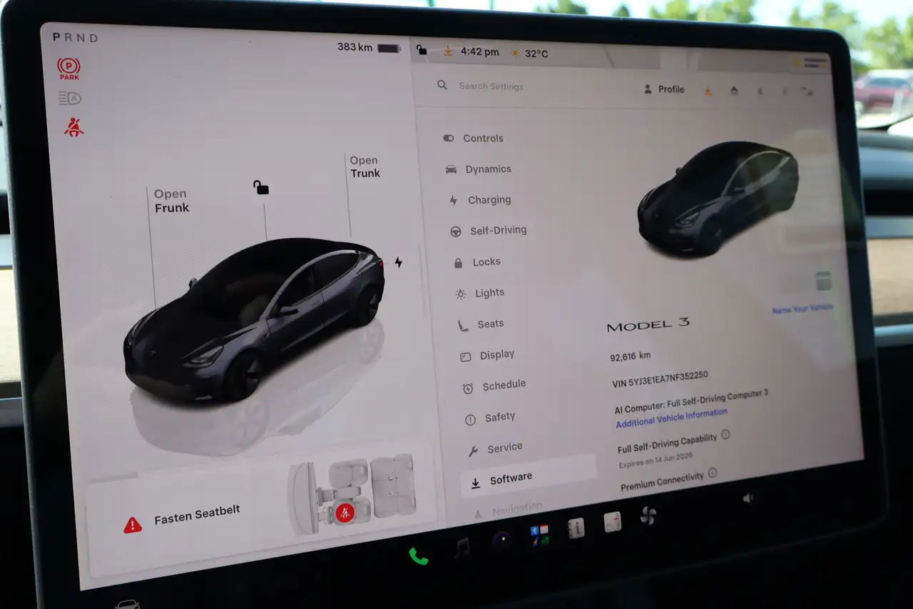 Tesla Model 3 photo Tesla Model 3