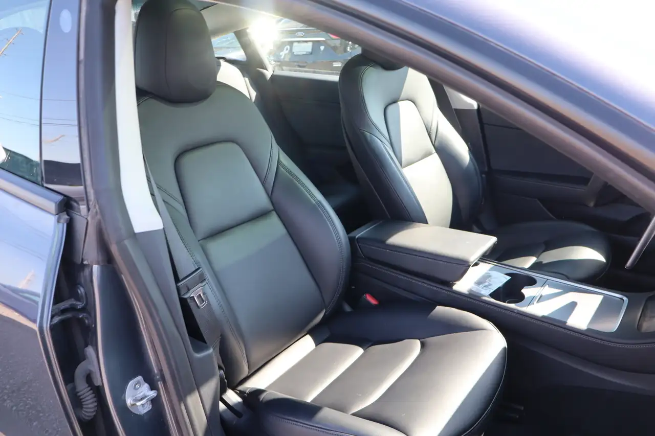 Tesla Model 3 photo Tesla Model 3