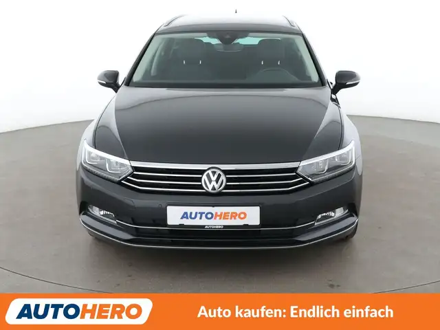 Volkswagen Passat view 9