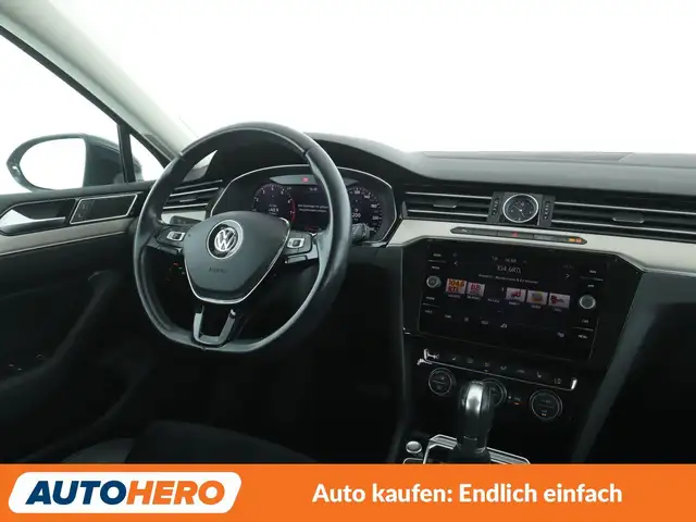 Volkswagen Passat view 13