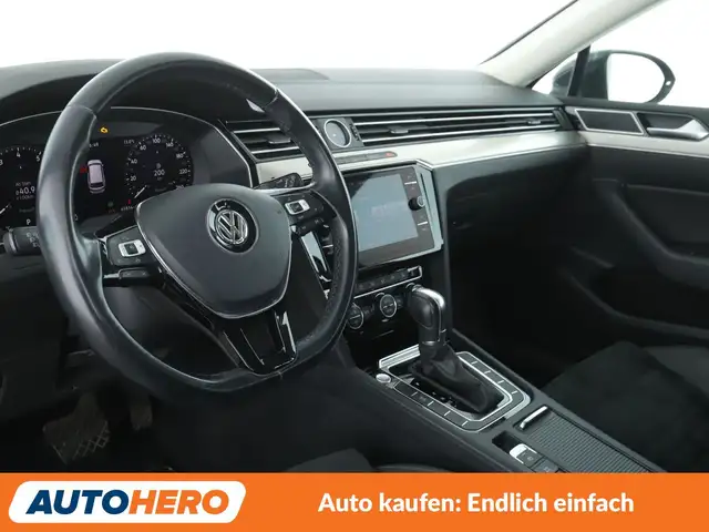 Volkswagen Passat view 11