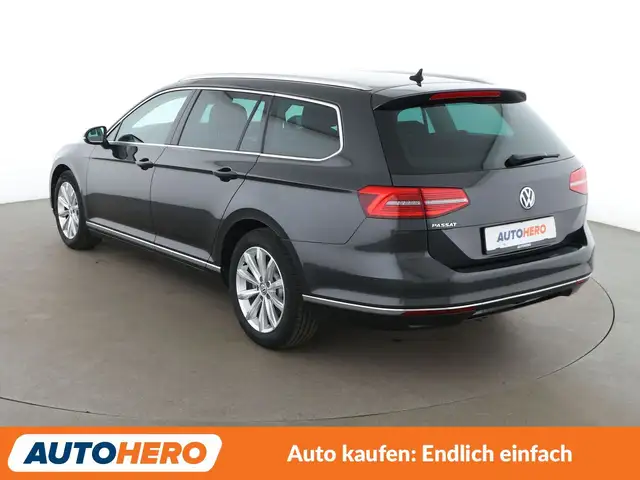 Volkswagen Passat view 4