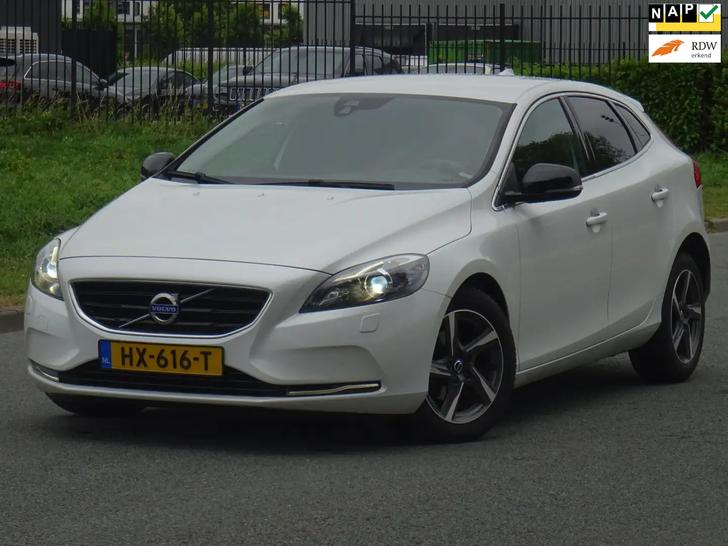 Volvo V40 2.0 D2 Ocean Race Business NAP/LEER/NAVI/PDC/APK Wit - 1
