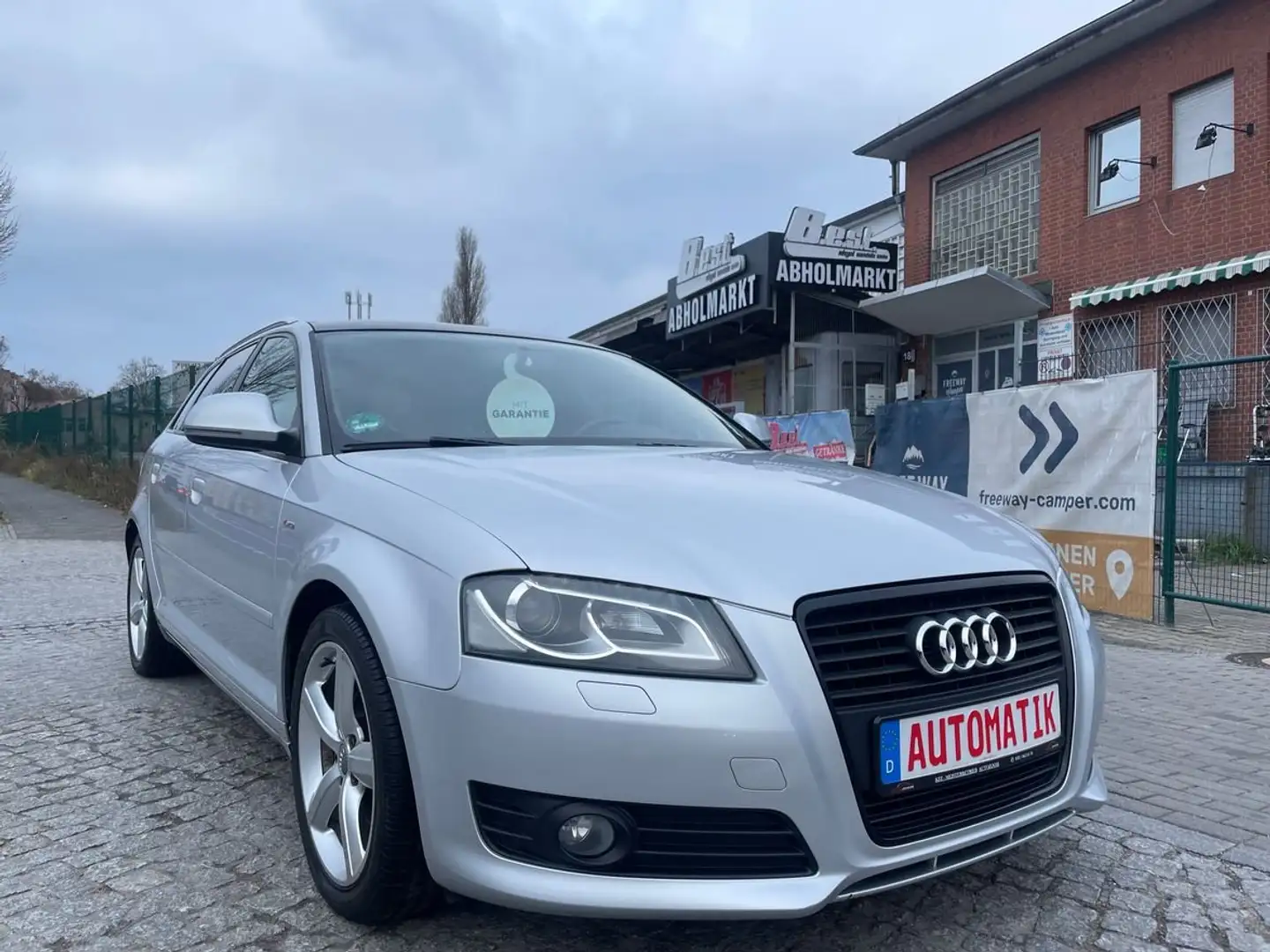 Audi A3 1.8 TFSI S line Automatik,Klima,Navi,Pano,PDC Grau - 1