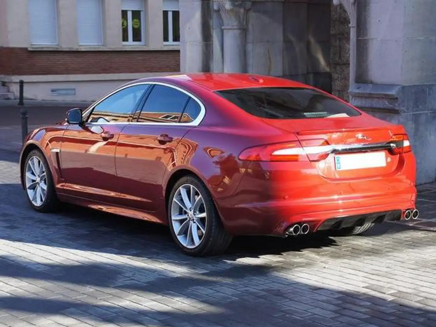Jaguar XF 2.2 Diesel Premium Luxury Aut. Rojo - 2