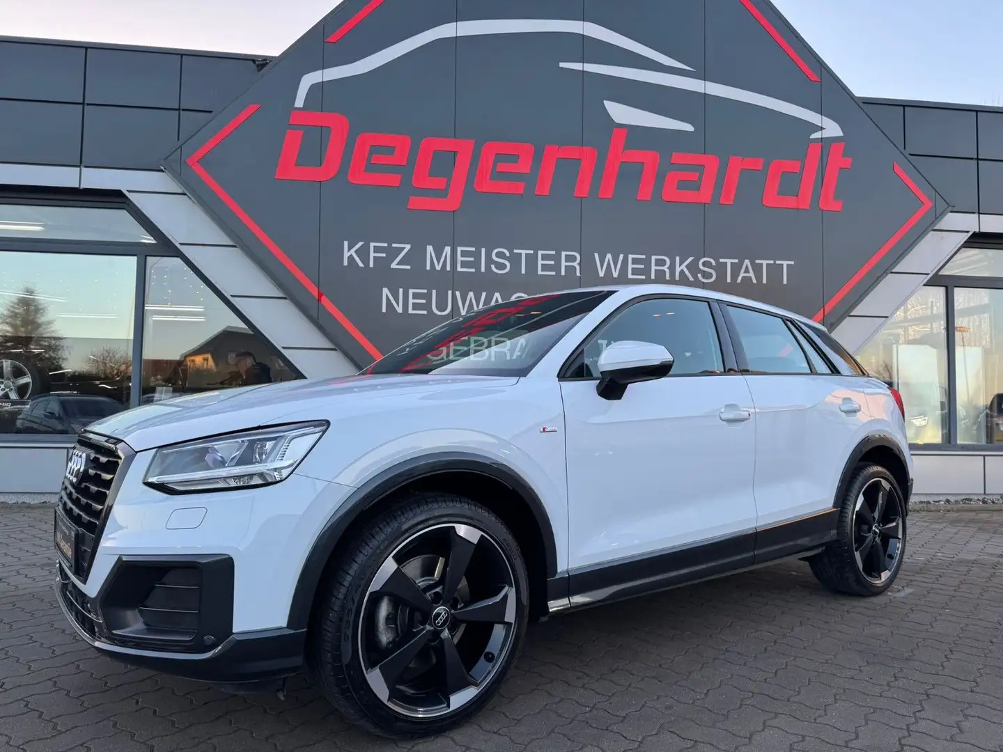Audi Q2 30 TFSI sport S-Line Weiß - 1