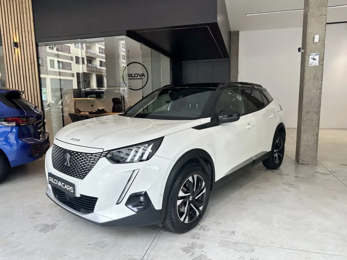 Peugeot 2008 GT Pack Eléctrico 100kW Blanco - 1