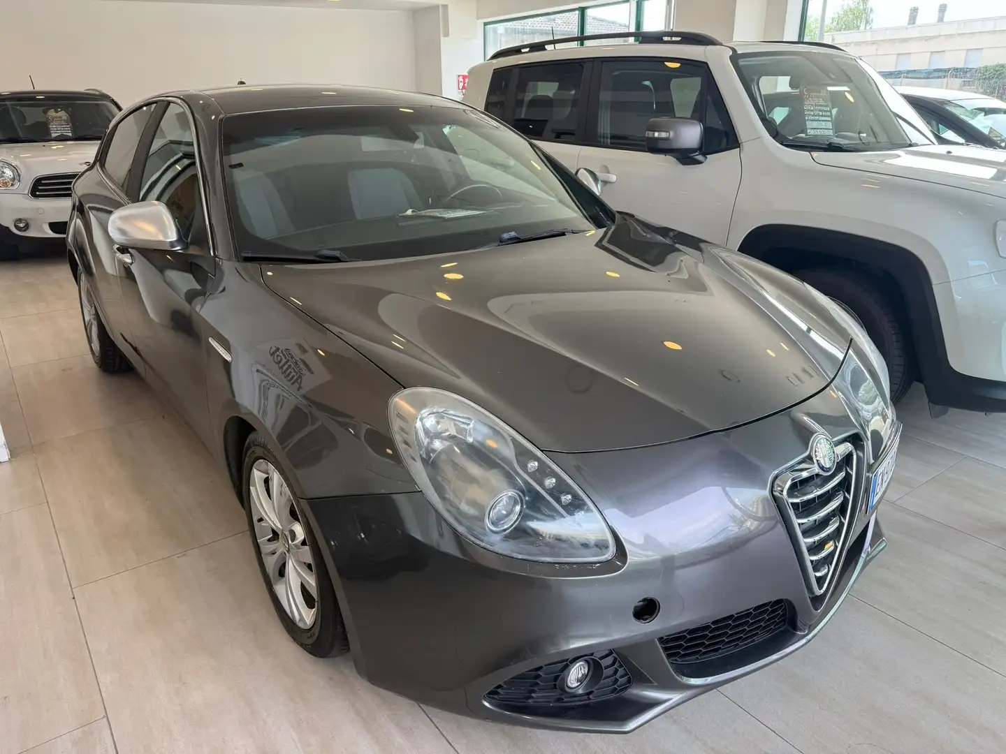Alfa Romeo Giulietta Giulietta 2.0 jtdm(2) Exclusive 140cv Grijs - 2