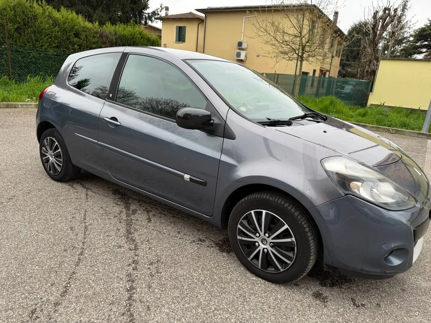 Renault Clio 1.5 dci - NEOP. - NAV. - 12 MESI DI GARANZIA - Grijs - 2