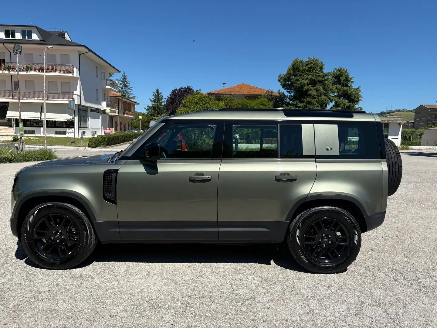 Land Rover Defender Defender 110 3.0d i6 mhev awd 200 cv iva esposta Verde - 2