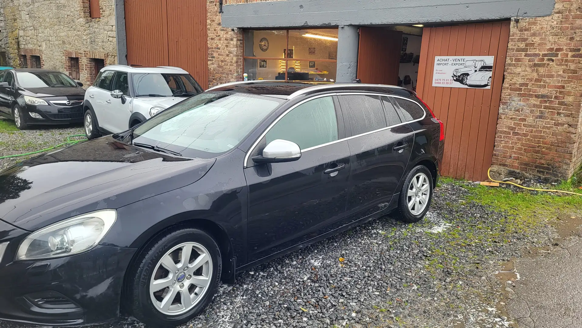 Volvo V60 V60 2.0 D3 R-Design Start/Stop Geartronic Noir - 1