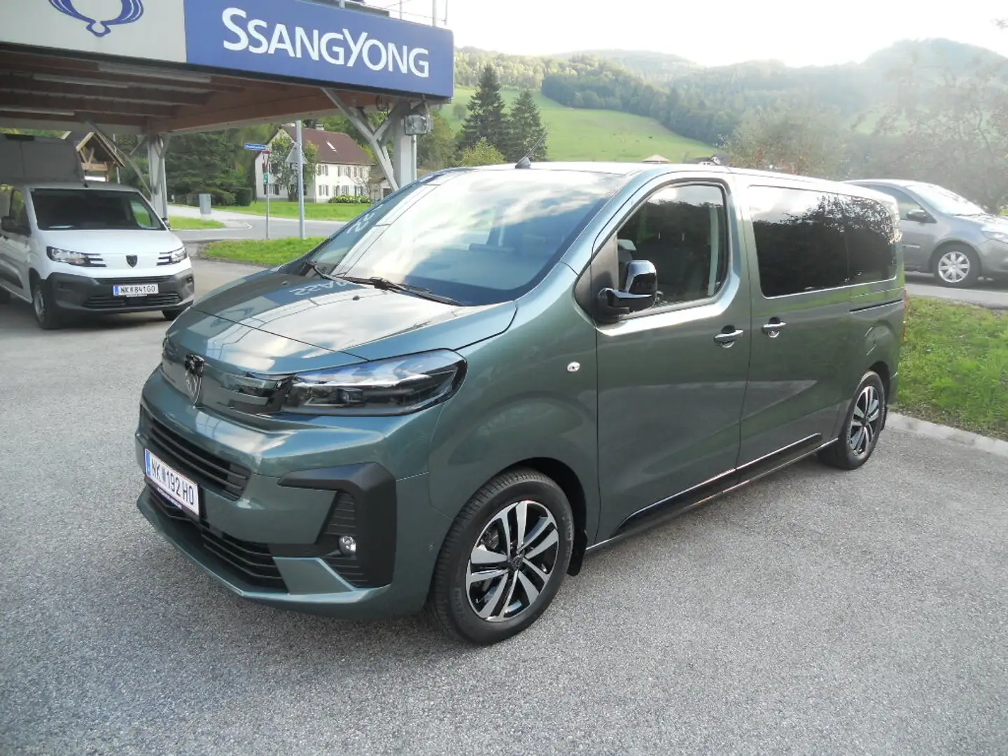 Peugeot Traveller Premium BlueHDi 180 Standard EAT8 Grün - 1
