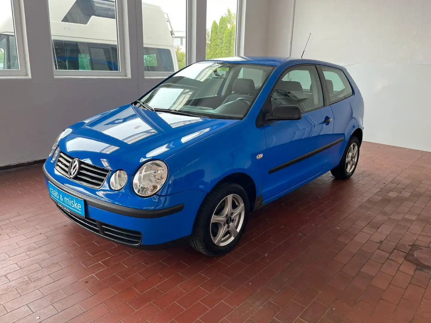 Volkswagen Polo IV Basis Bleu - 1