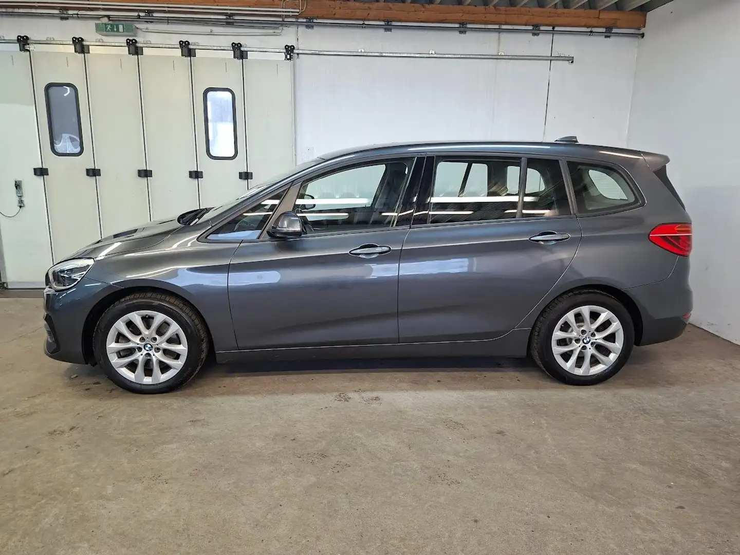 BMW 218 218 d xDrive Advantage Aut. Grau - 2