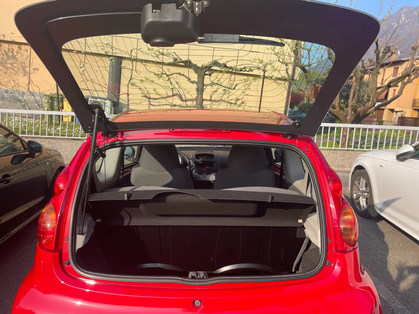 Peugeot 107 107 2005 1.0 12v Active (plaisir) 3p FL Red - 1