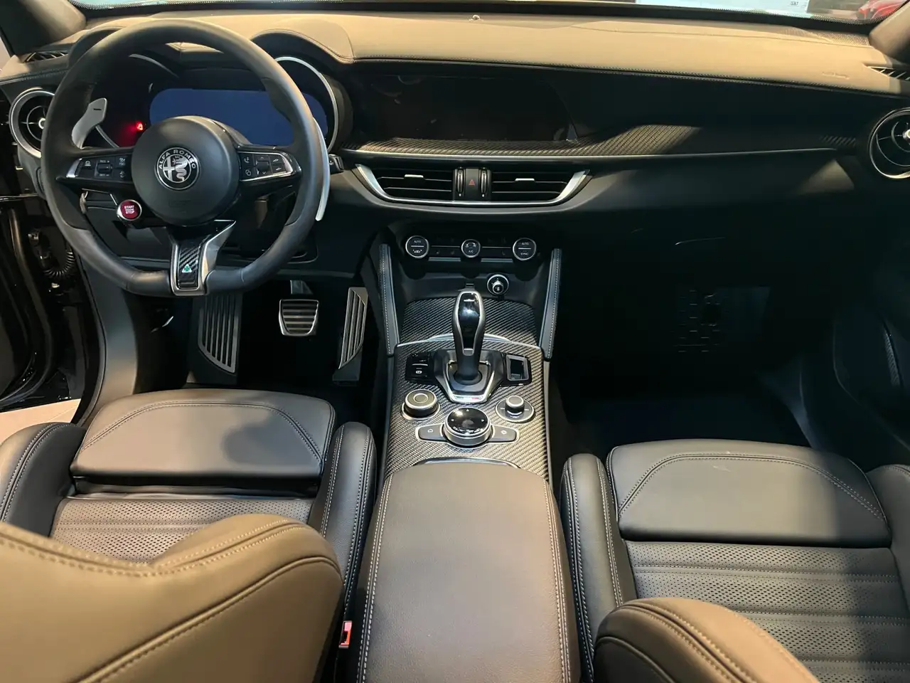 Alfa Romeo Stelvio 2026 — фото 12