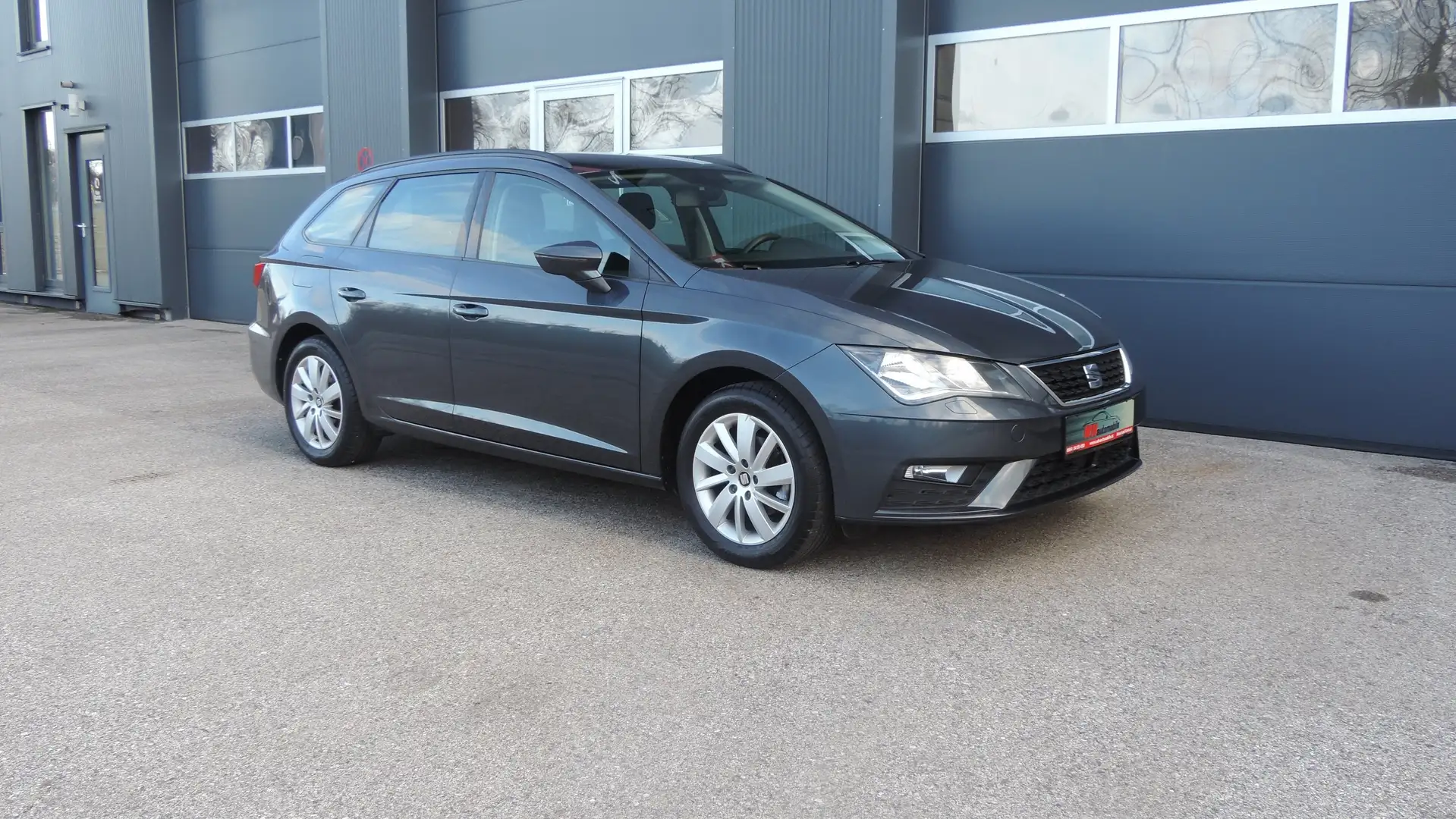 SEAT Leon Leon ST Reference 1,0 TSI / 1. Besitz / Grau - 2