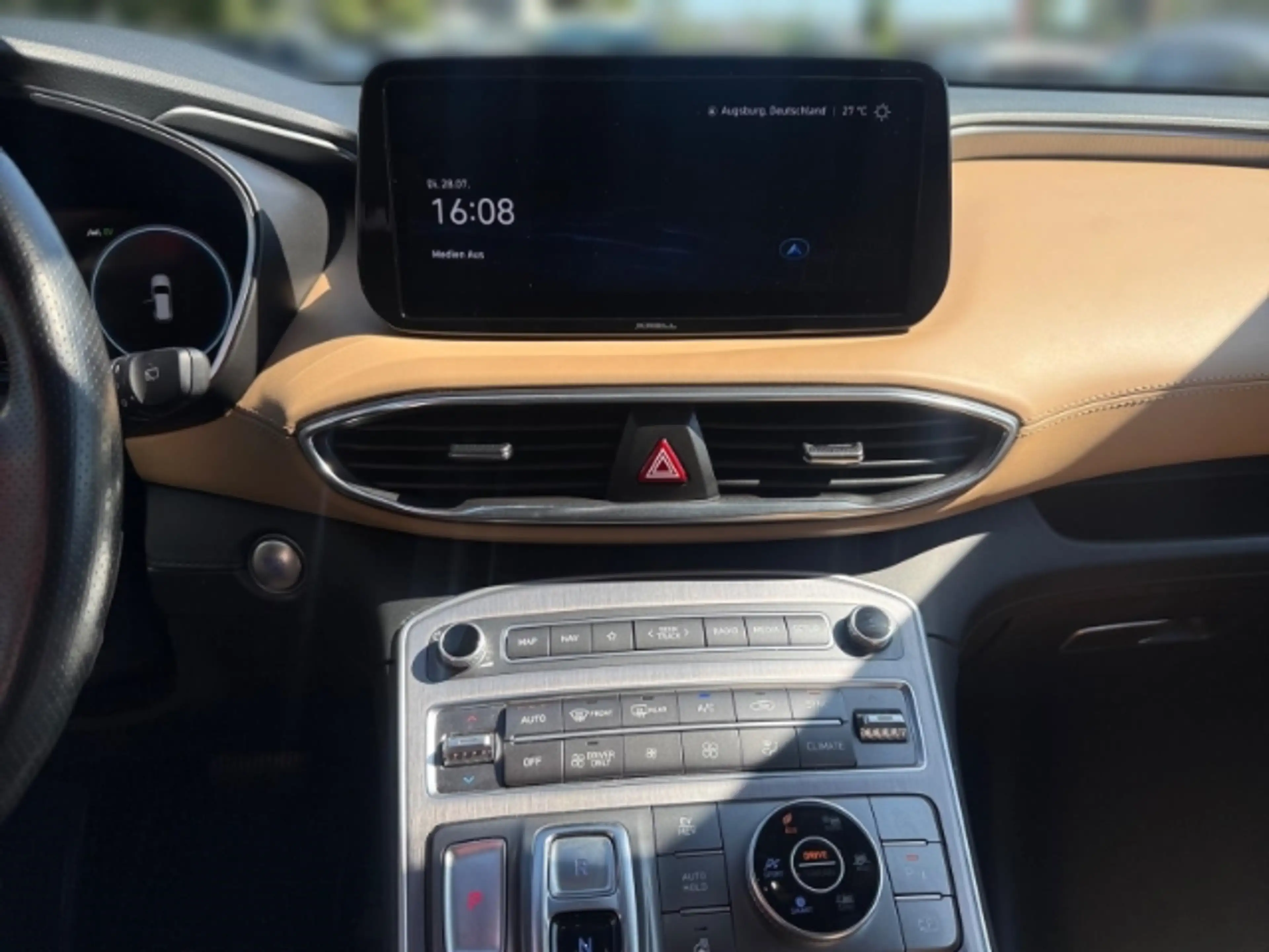 Hyundai SANTA FE 1.6 Signature PHEV +LEDER+KLIMA+NAVI+PDC+UVM — photo 9