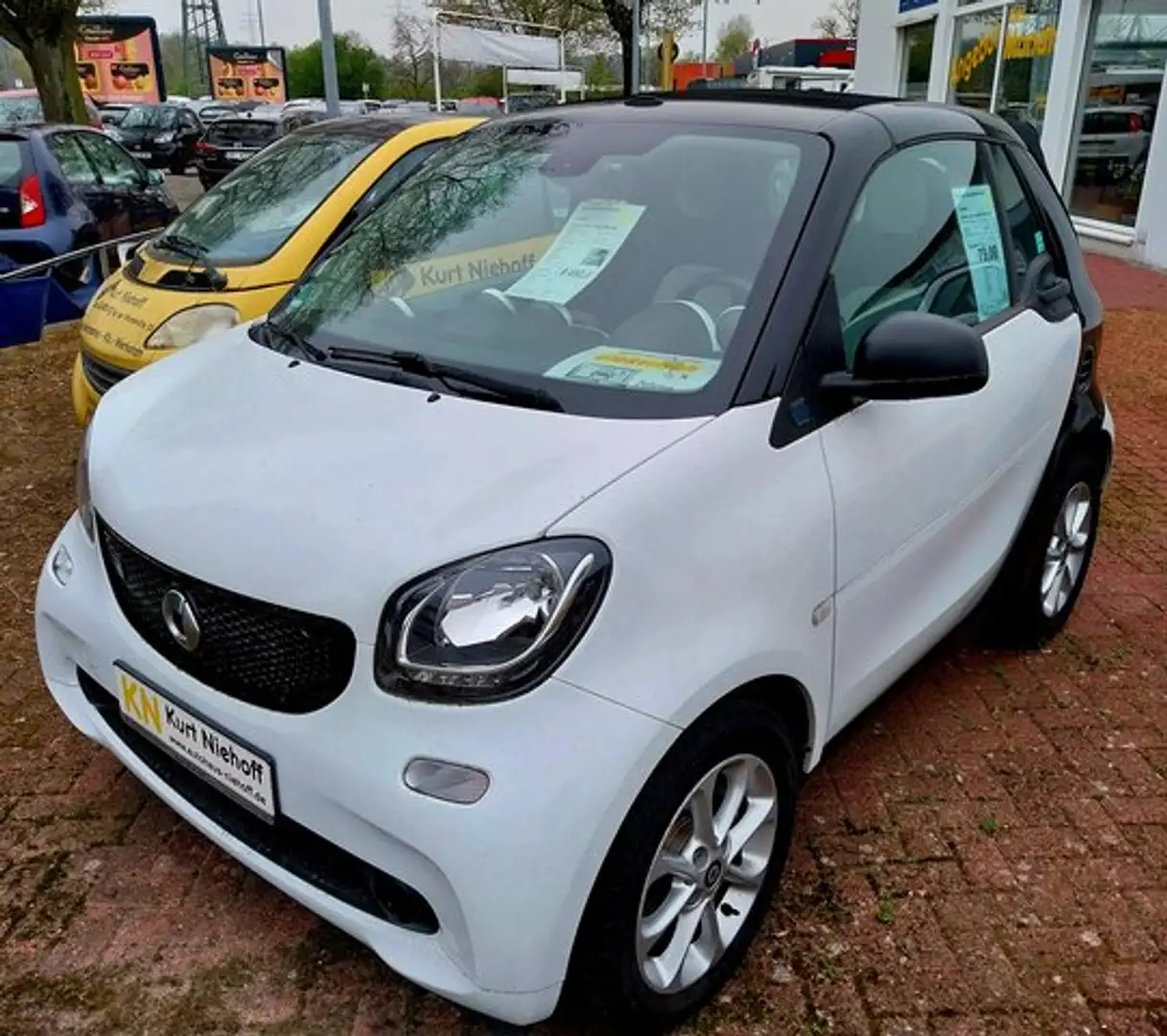 smart forTwo fortwo EQ fortwo cabrio passion +4Seasons Weiß - 1