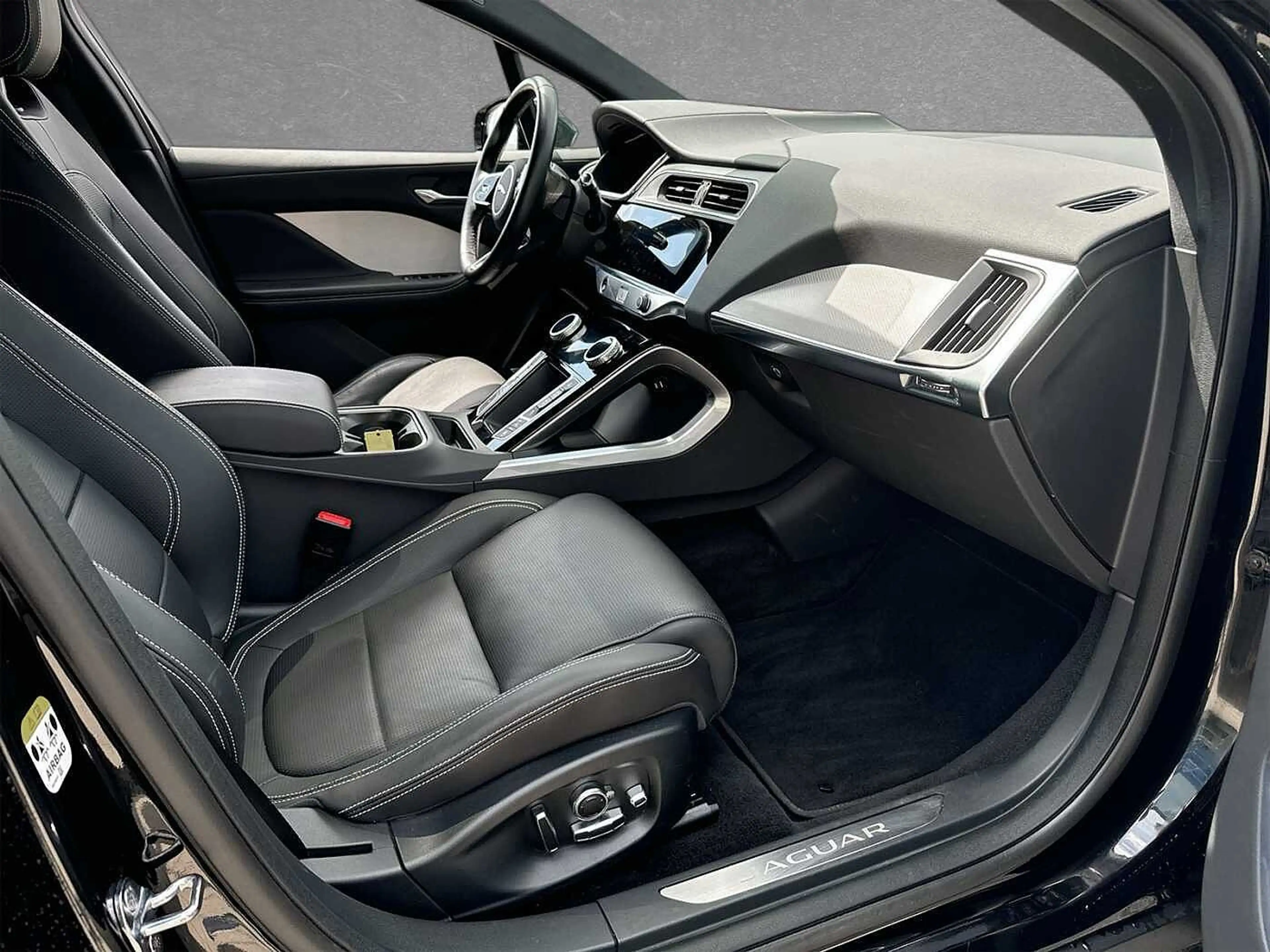 Jaguar I-Pace EV400 AWD HSE — photo 3