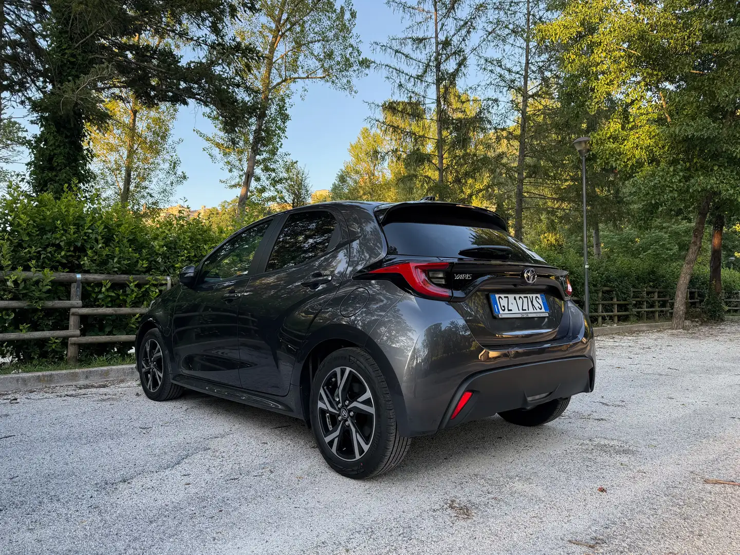 Toyota Yaris IV 2020 1.5h Trend Grigio - 2