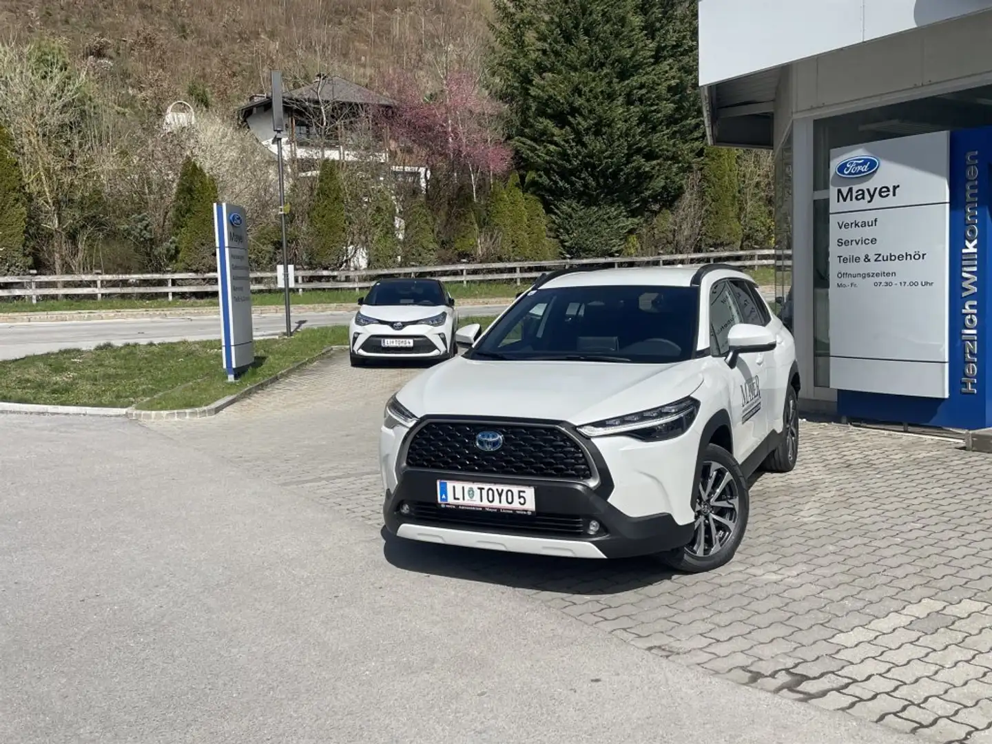 Toyota Corolla Cross 2,0 Hybrid Active Drive AWD Blanc - 2