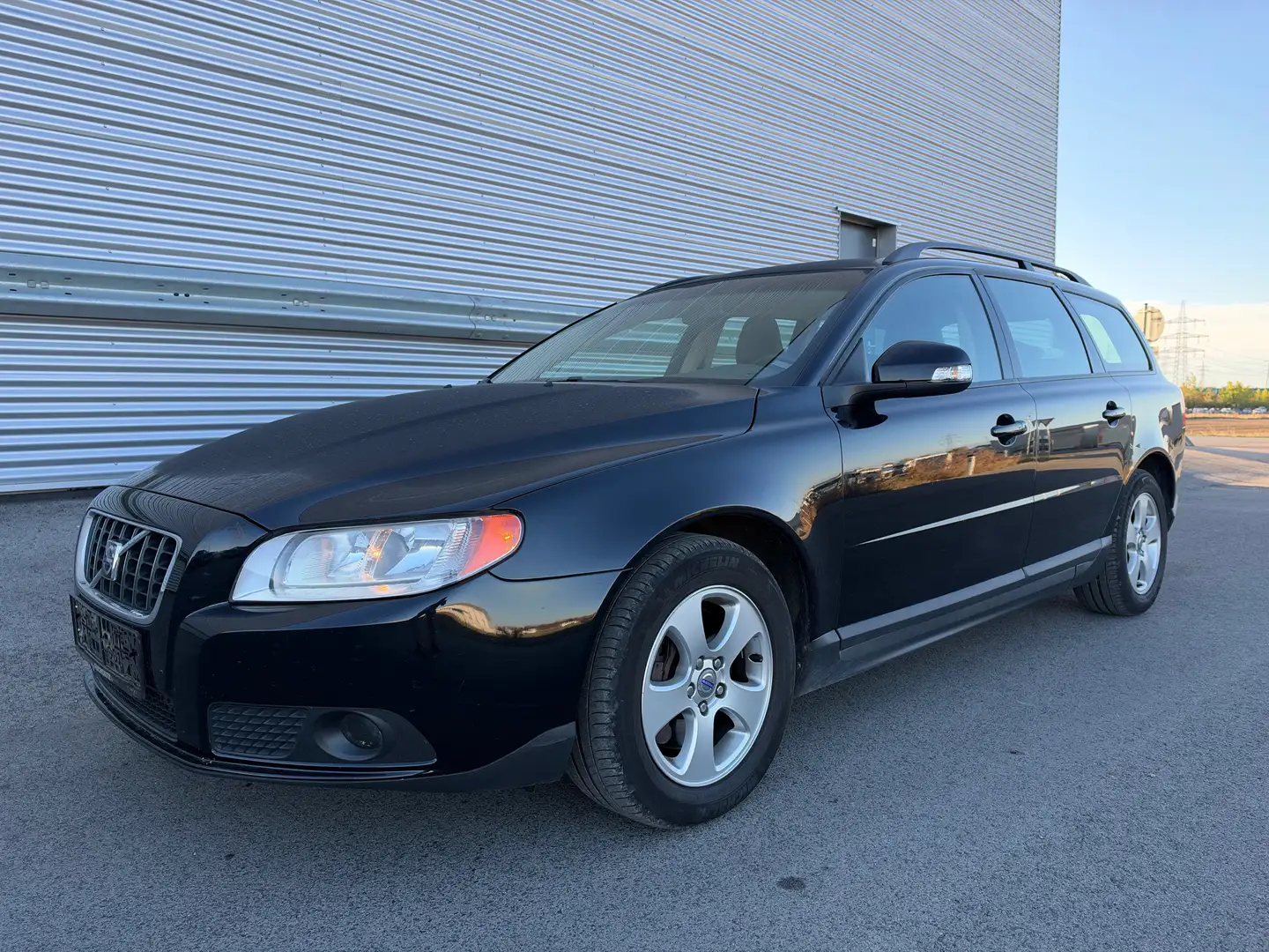 Volvo V70 2,4 D Kinetic Aut. ID:25 Schwarz - 2