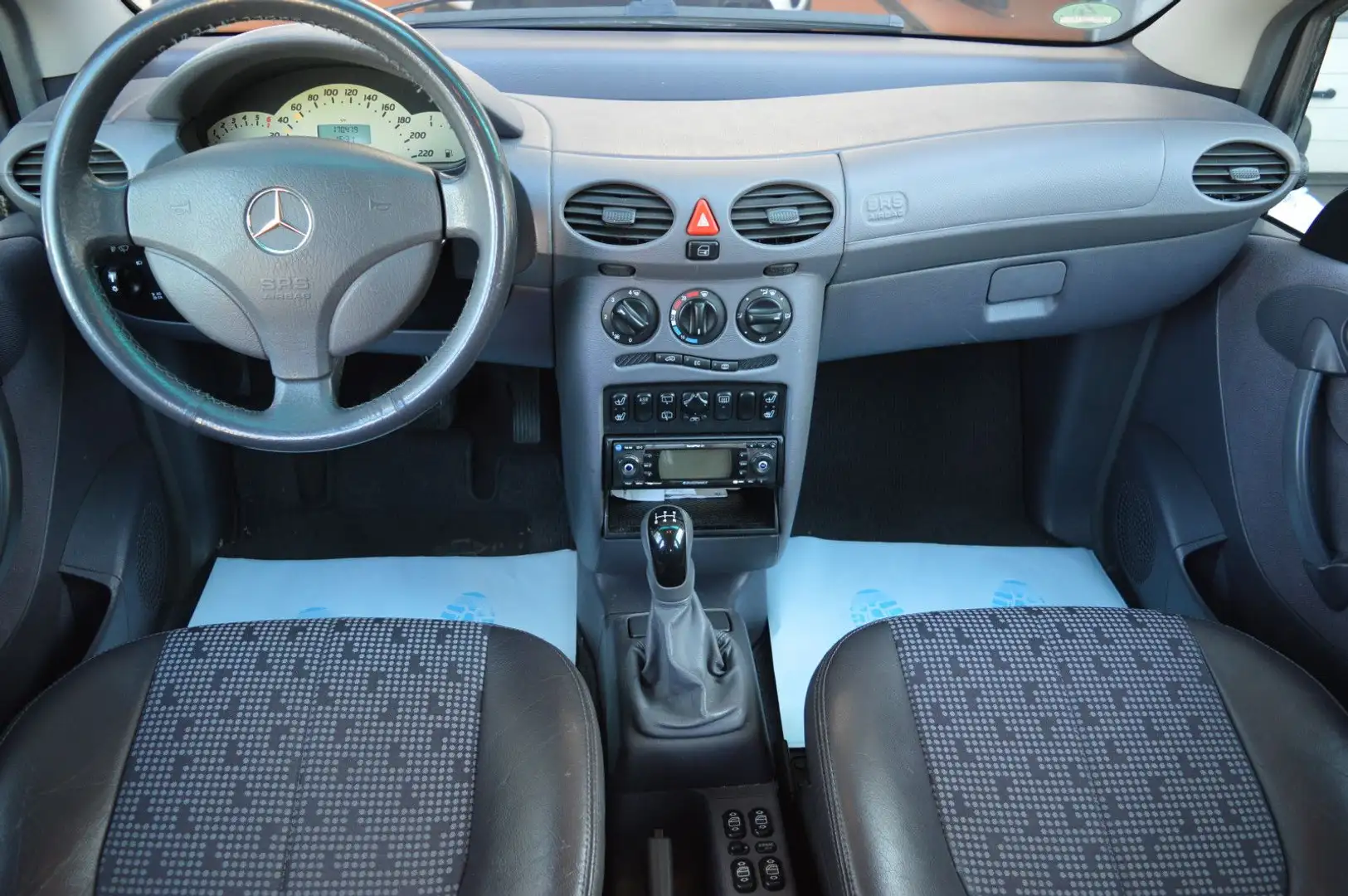 Mercedes-Benz A 160 Avantgarde*Halbautomatik*Klima*SHZ*Teilled Ezüst - 2