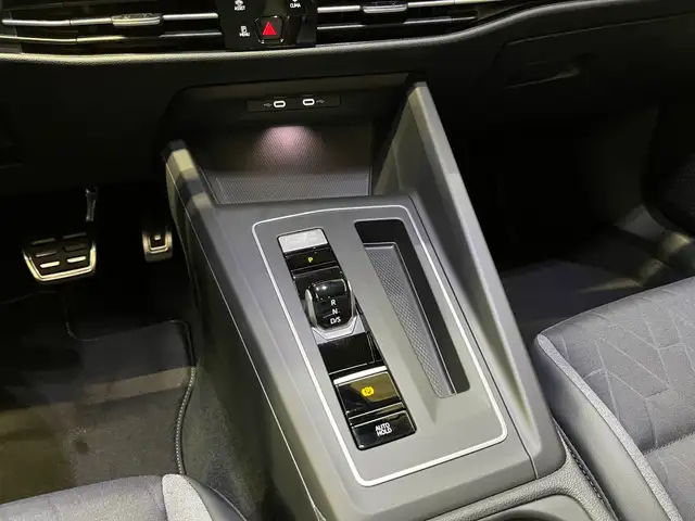 Volkswagen Golf view 9