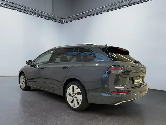 Volkswagen Golf view 4