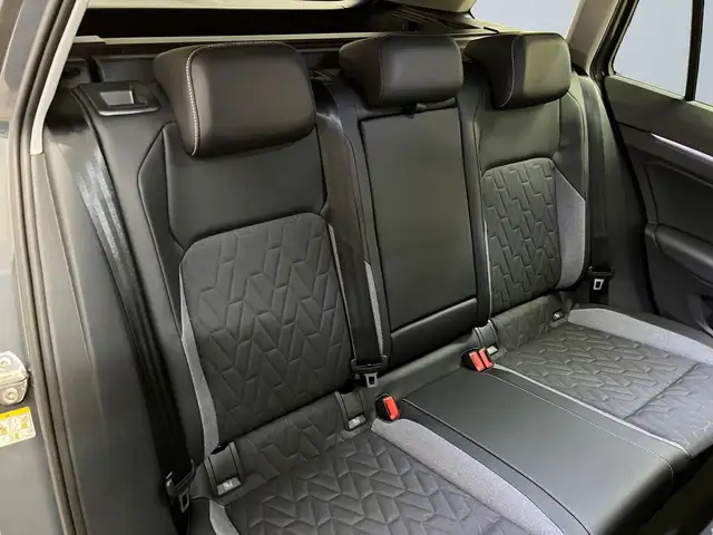 Volkswagen Golf view 11