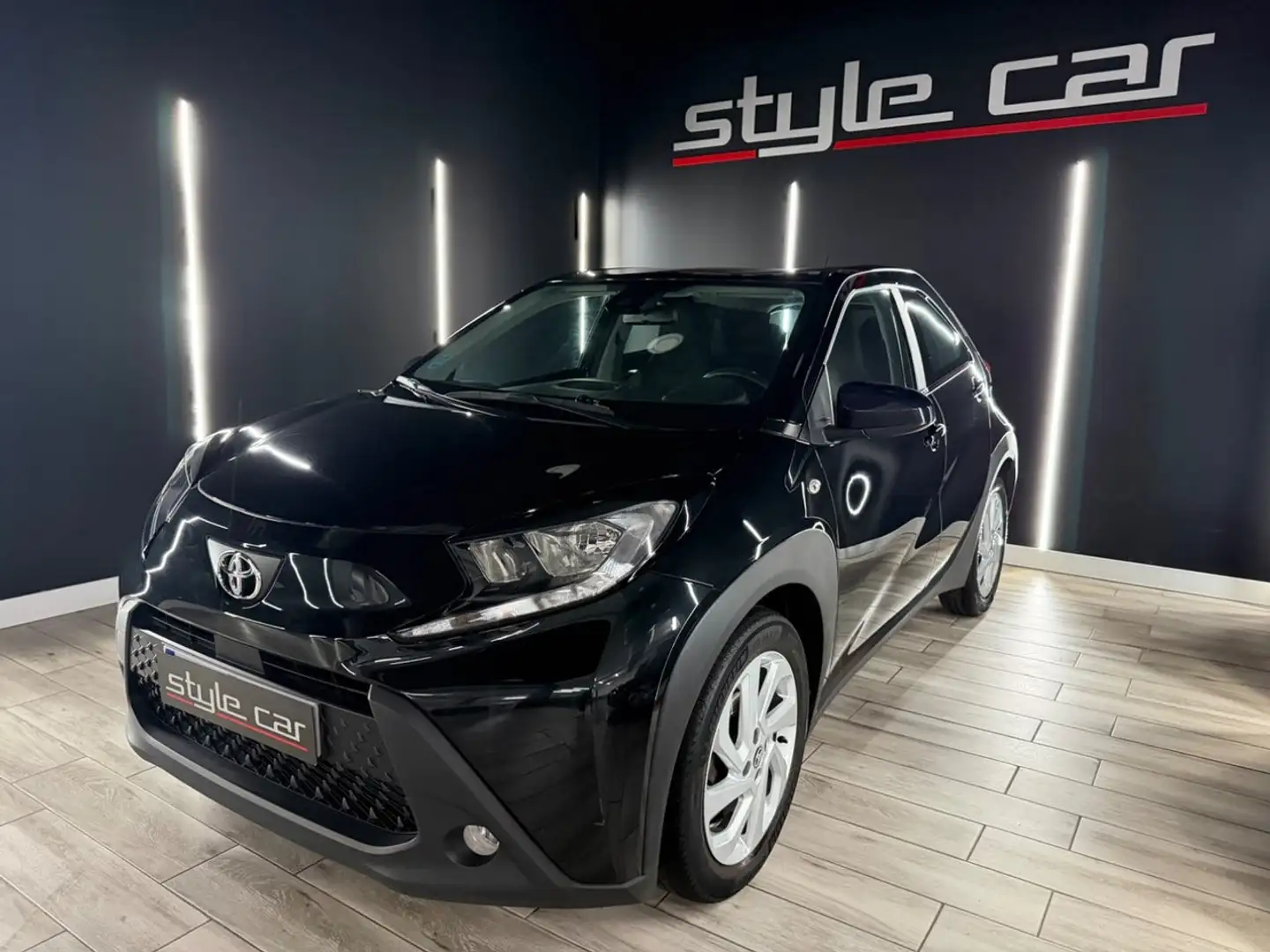 Toyota 1.0 VVTI 72CV Play Negro - 1