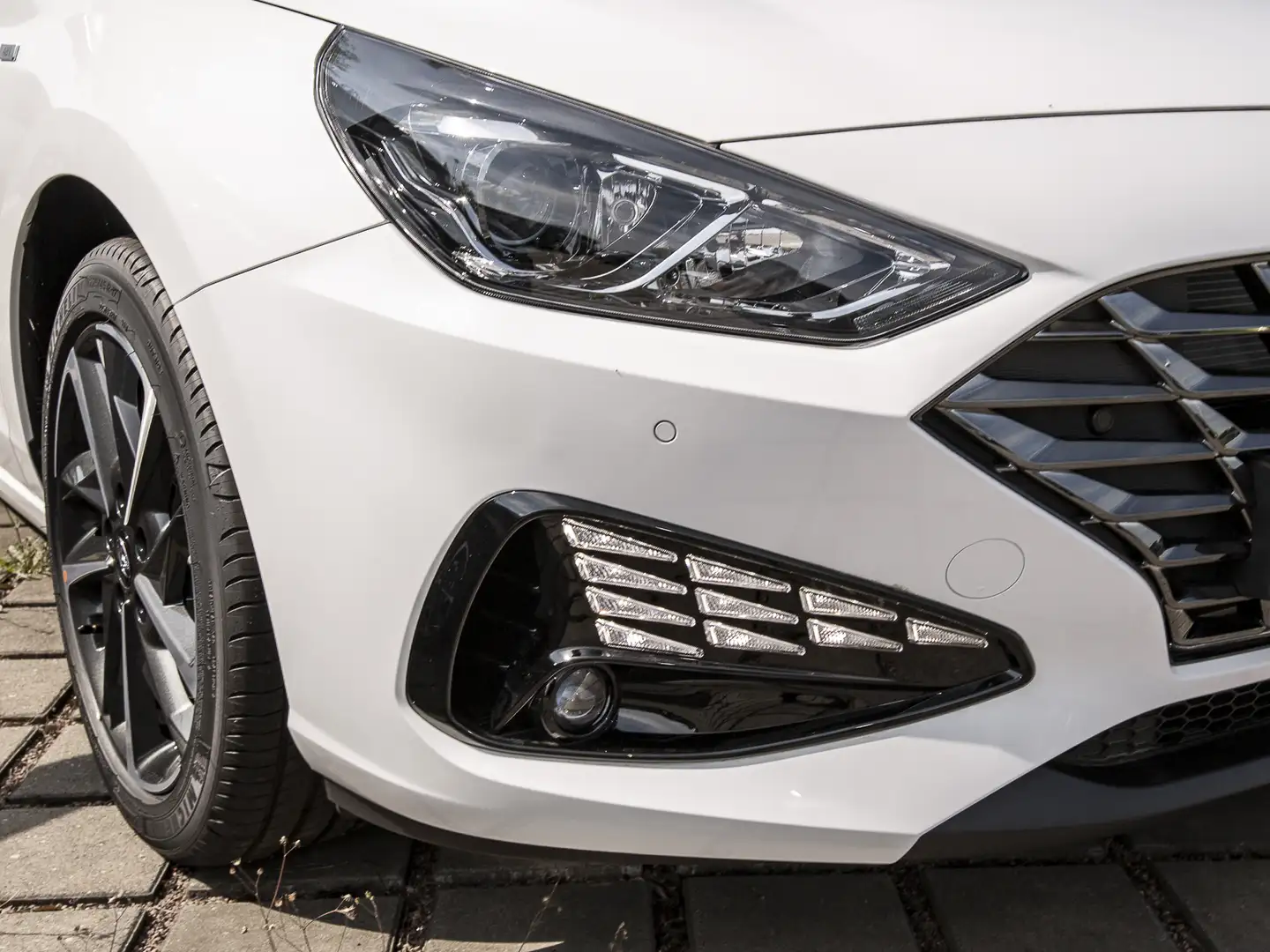 Hyundai i30 Mild-Hybrid+Kamera+Navi+Shz+Eph v/h+u.v.m. Weiß - 2