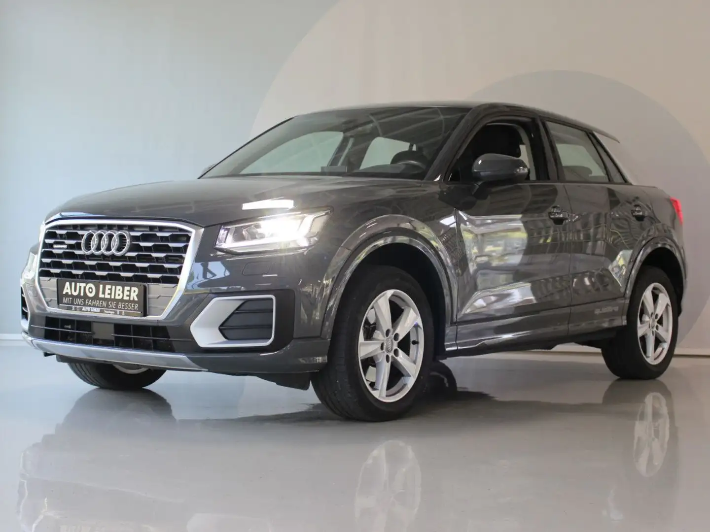 Audi Q2 40 TFSI quattro sport S-tronic LED/GRA Navi Šedá - 2