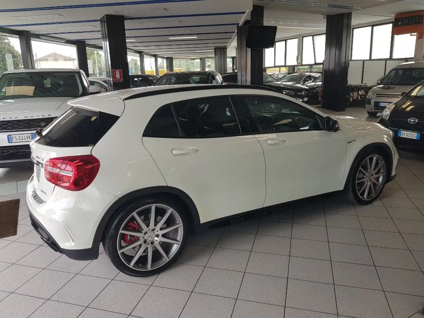 Mercedes-Benz GLA 45 AMG 4Matic Bianco - 2