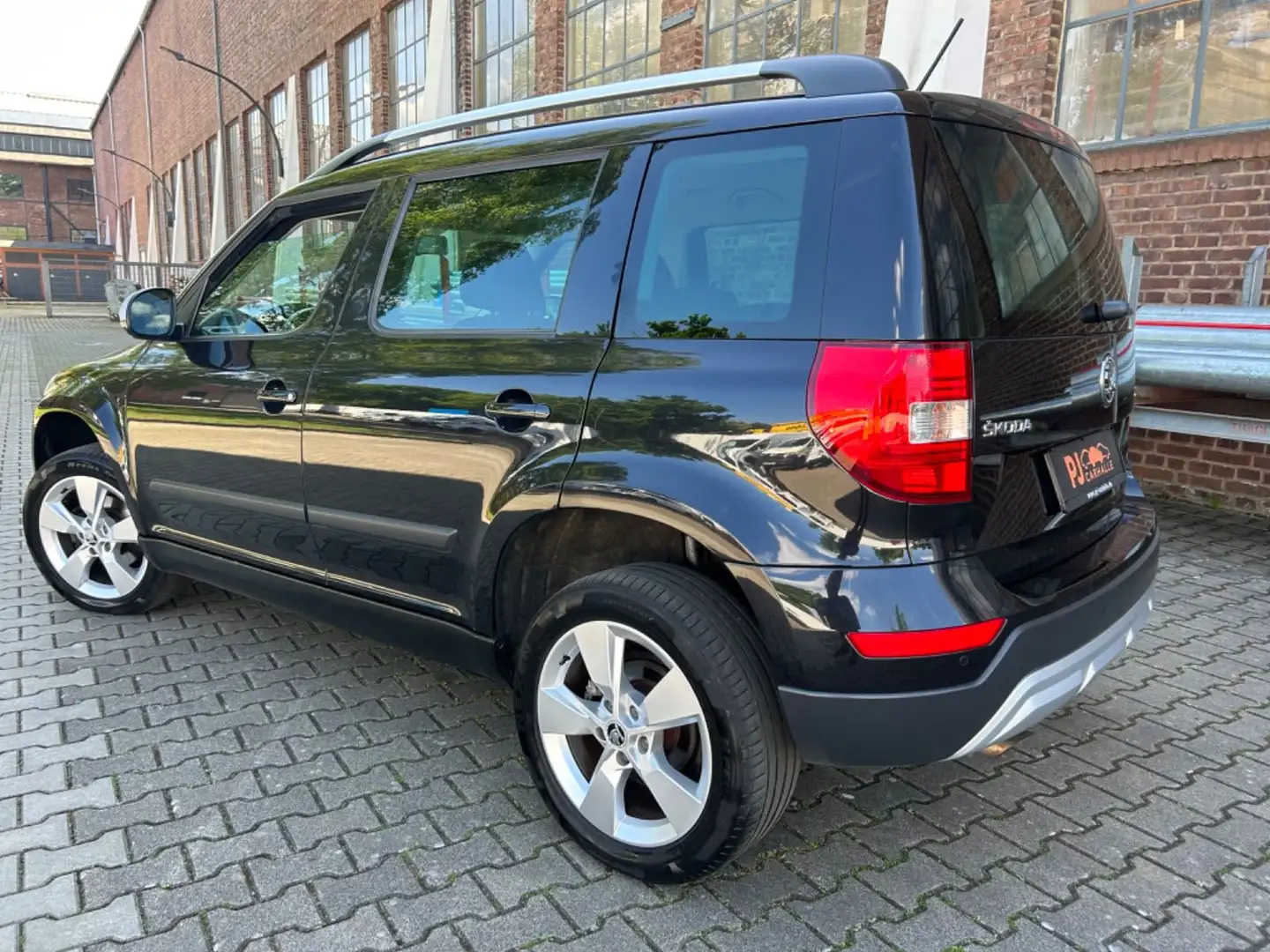 Skoda Yeti Ambition Outdoor Schwarz - 1