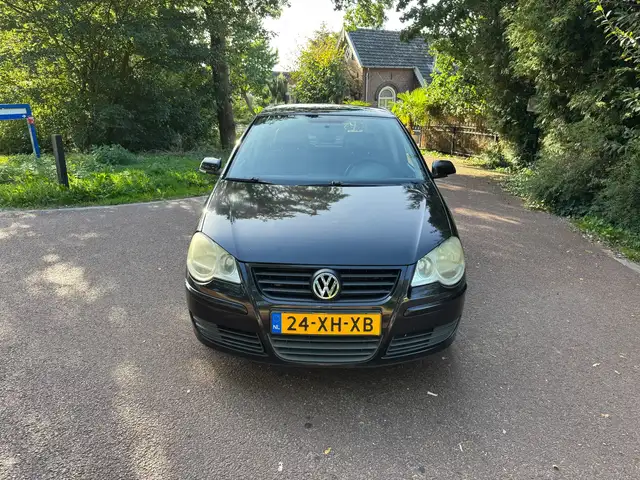 Volkswagen Polo view 2