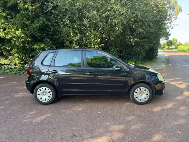 Volkswagen Polo view 4