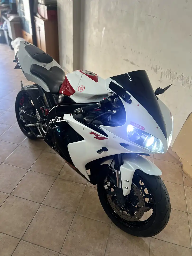 Yamaha YZF-R1 - 1