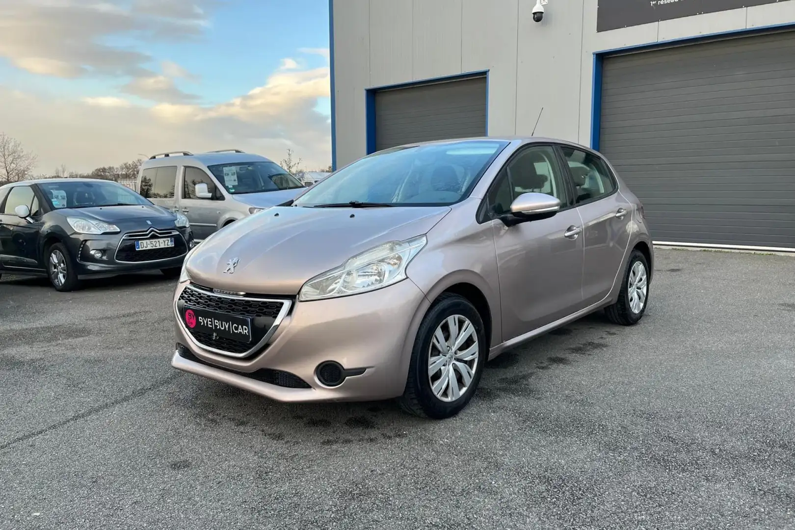 Peugeot 208 1.4 HDi 68 CH Active GARANTIE 12 MOIS Beige - 1