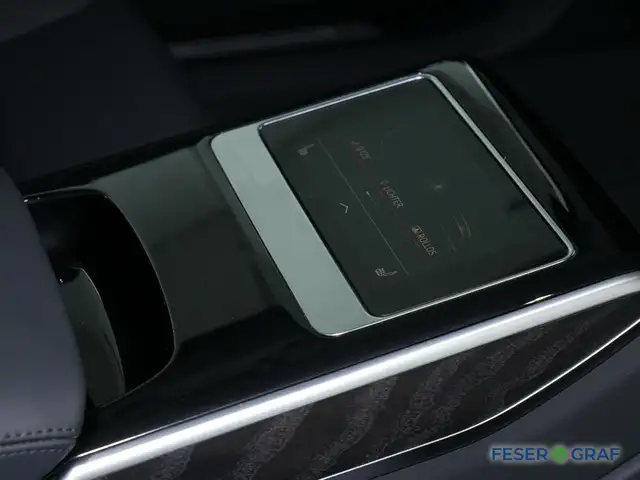 Audi A8 view 8