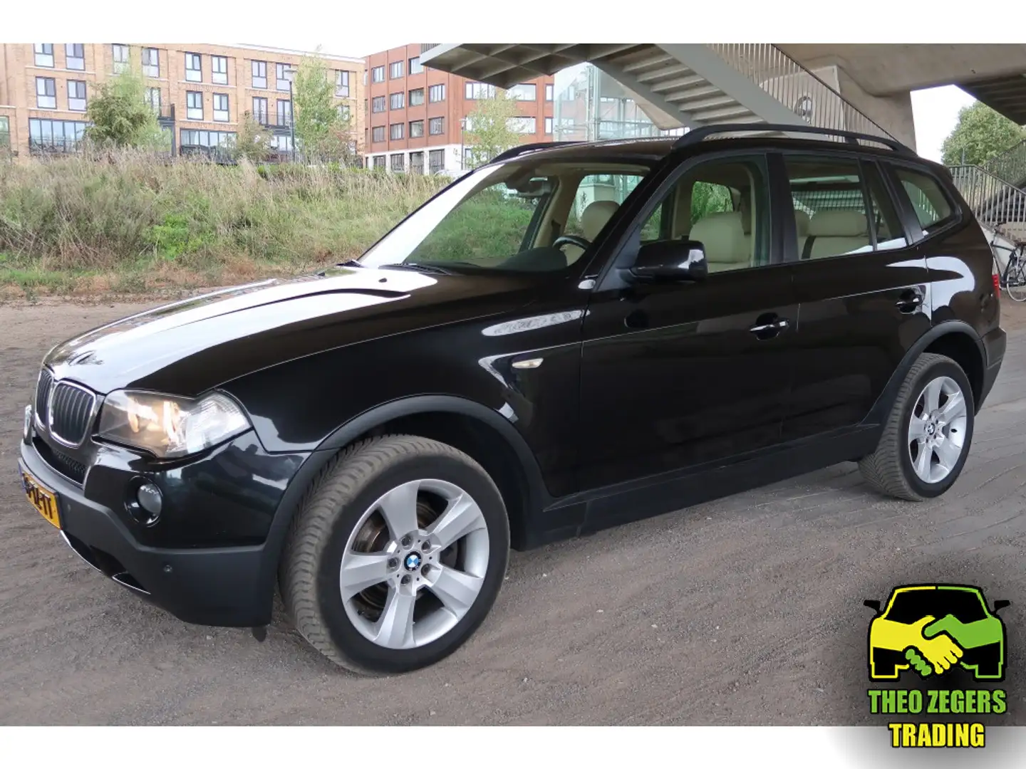 BMW X3 2.0i Executive 4WD Zwart - 1
