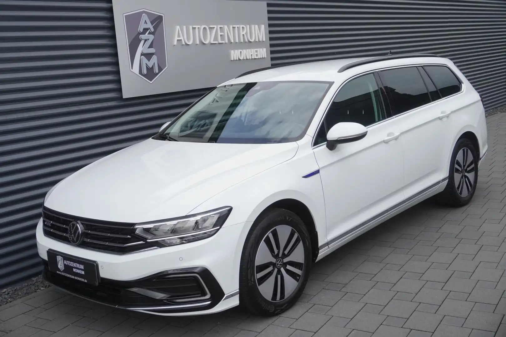 Volkswagen Passat Variant GTE|DSG|HYBRID|KAMERA|LED|ACC|DAB Weiß - 2