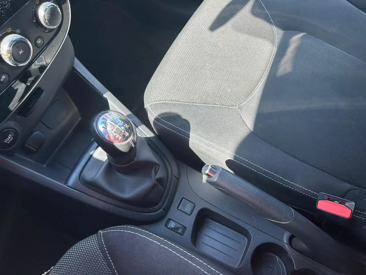 Renault Clio Citadine 5 portes — photo 14