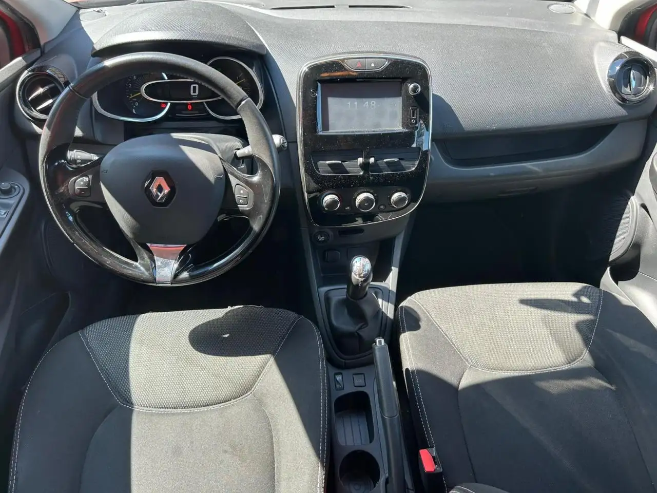 Renault Clio Citadine 5 portes — photo 9