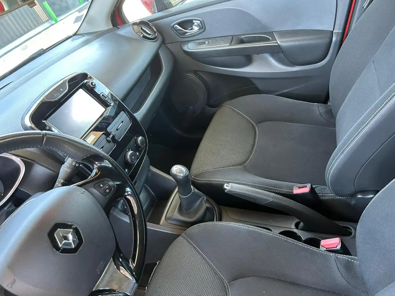 Renault Clio Citadine 5 portes — photo 13