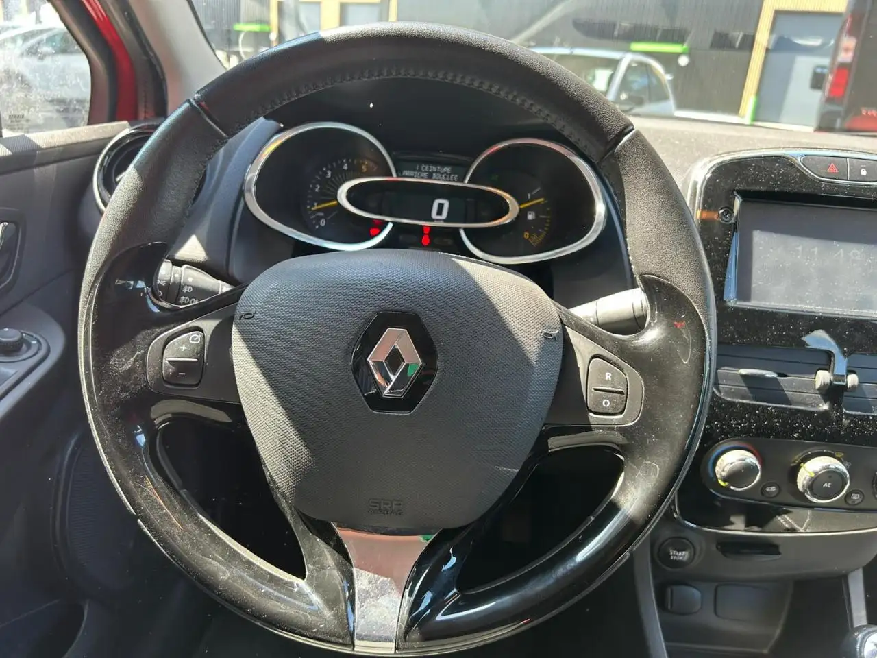 Renault Clio Citadine 5 portes — photo 8